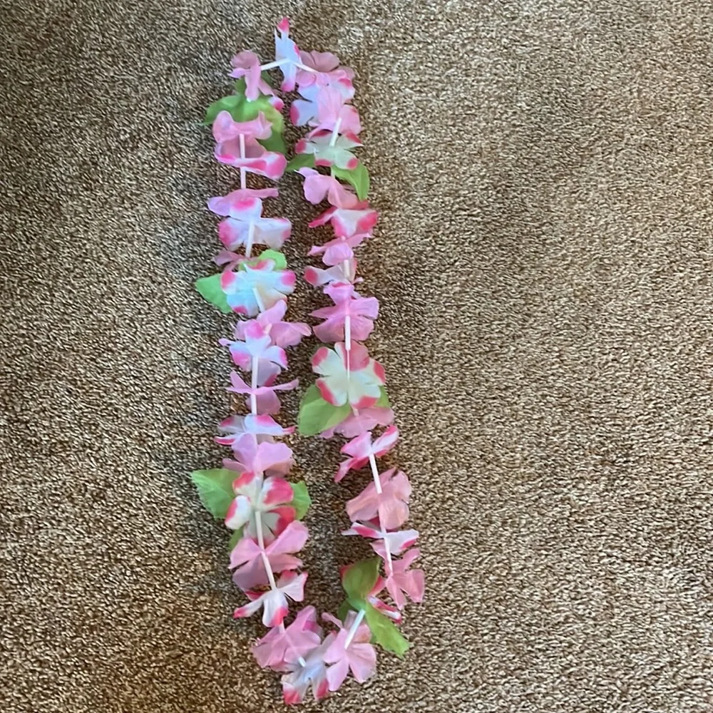 3 Flower leis
